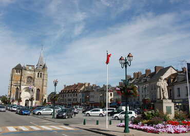 Place Dupont de l'Eure©OT du Neubourg